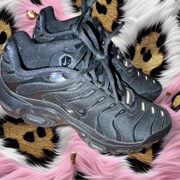 nike tn airBlack Athletic Sneakers